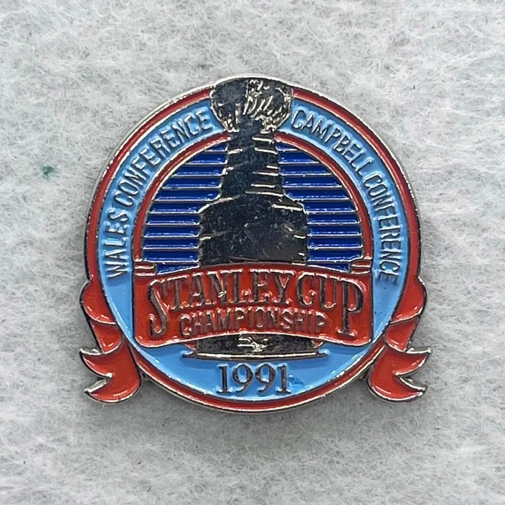 🔮 5/$25 Vintage NHL 1991 Stanley Cup‎ Campbell Wales Conferences Pin